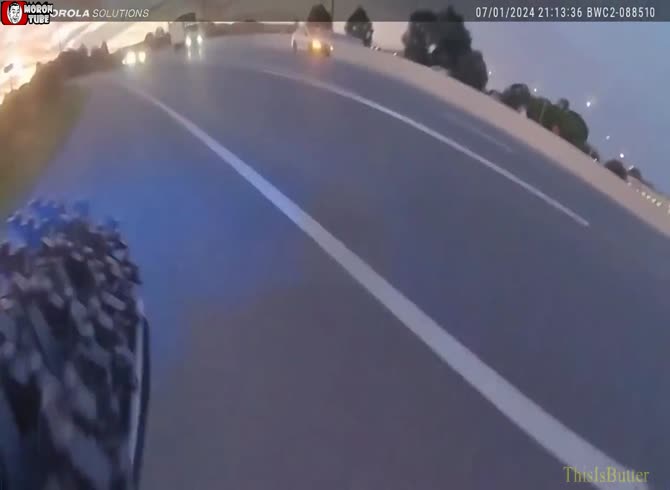 Video :During an intervention, a police officer known as Smiley fell to the ground